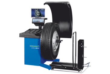 Tyre changer and wheel balancer