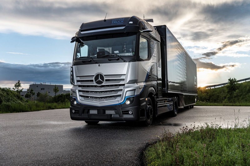 Daimler Trucks unveils fuel-cell truck