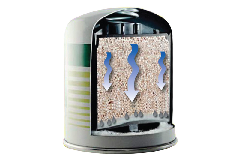 How does air dryer filtration work?