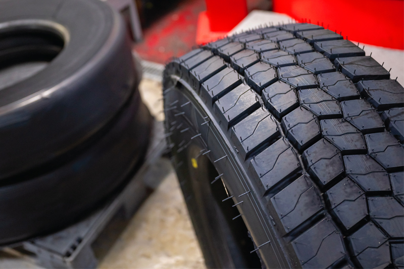 What are the benefits of retread tyres?