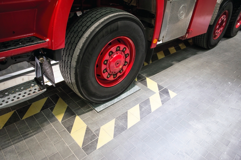 How vital are modern axle play detectors?